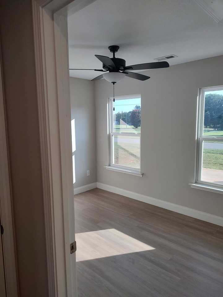 443 Camp Ferry Rd - Photo 5 of 12