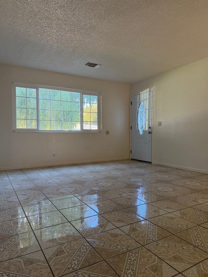 440 Gibson Rd - Photo 3 of 6