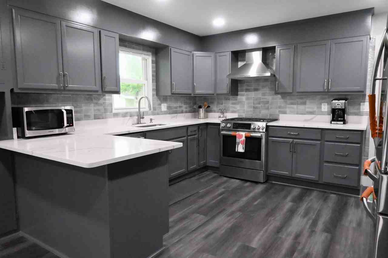 414 E Bostic St - Photo 4 of 15