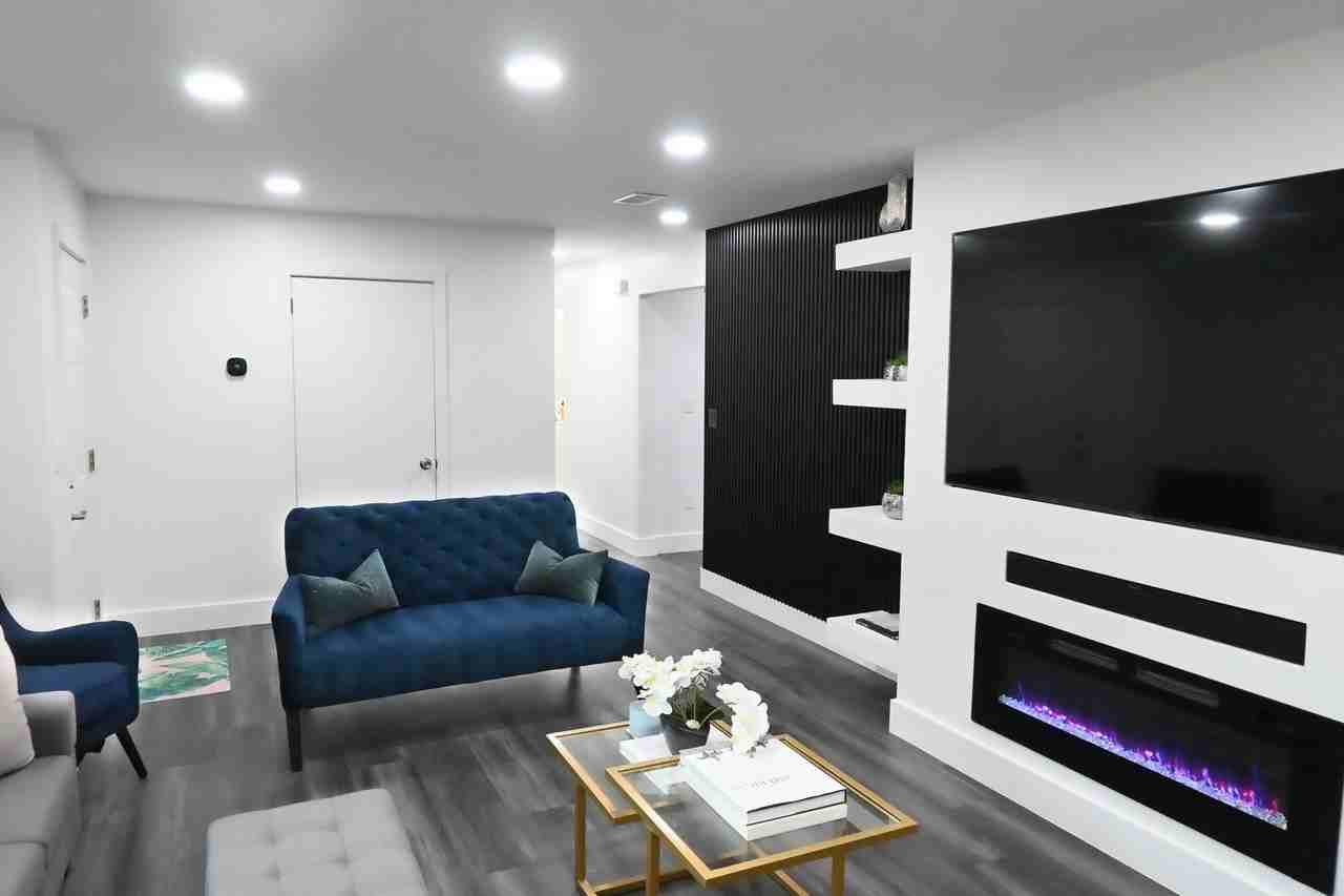 414 E Bostic St - Photo 6 of 15