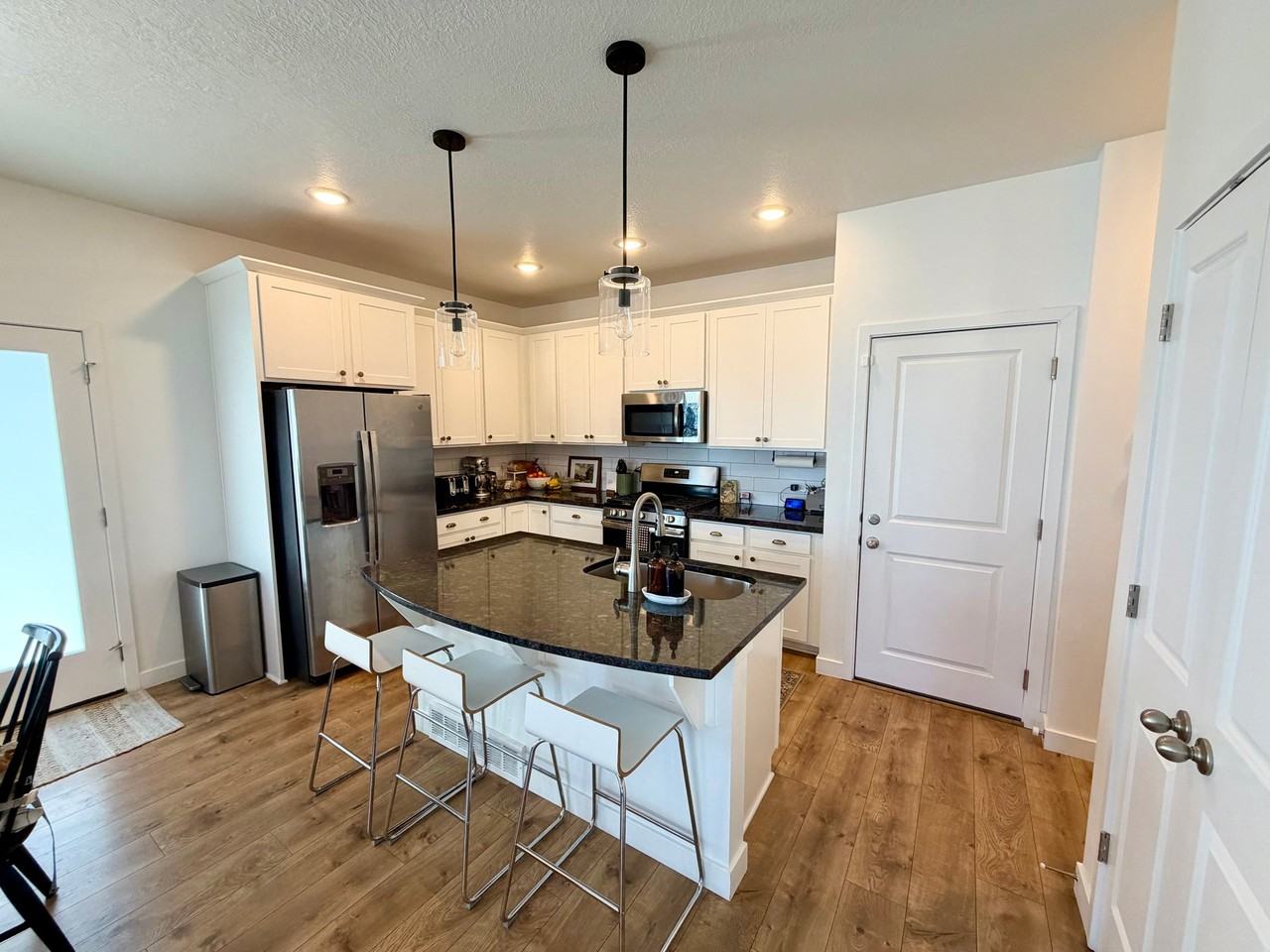 4416 W Glendon Dr - Photo 4 of 20