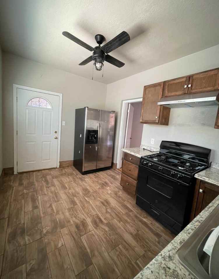 152 S Collingsworth St #B - Photo 2 of 8