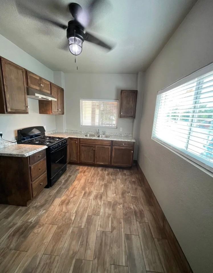 152 S Collingsworth St #B - Photo 3 of 8