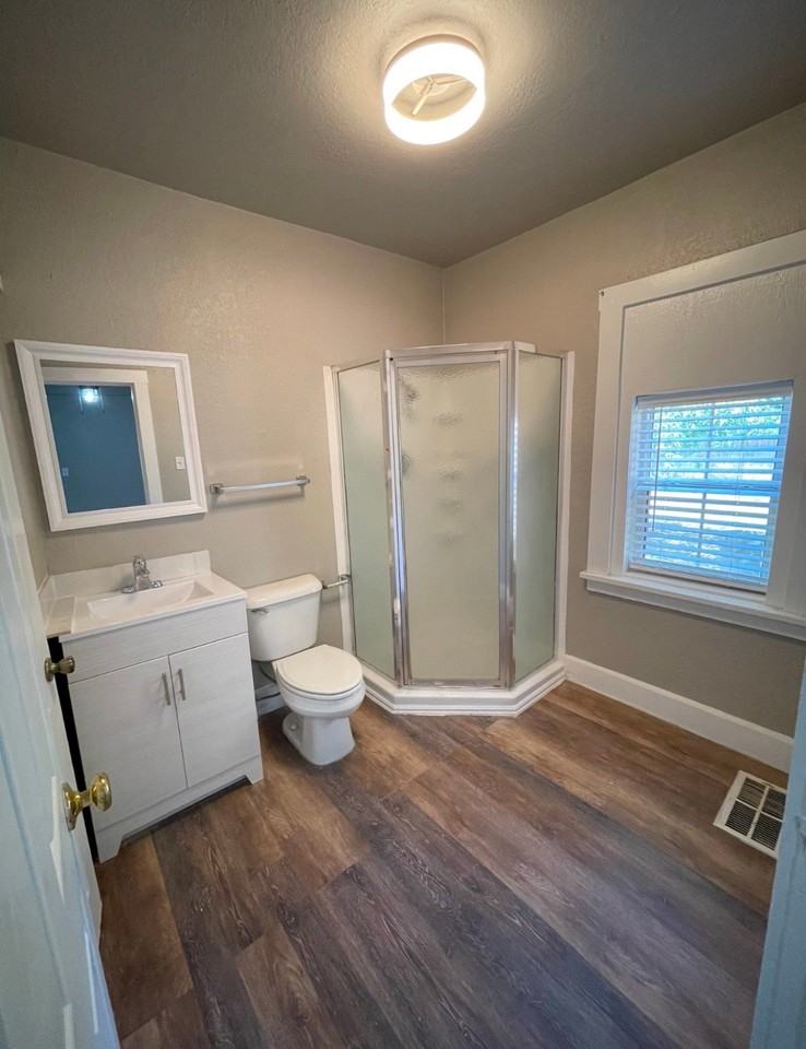 152 S Collingsworth St #B - Photo 7 of 8