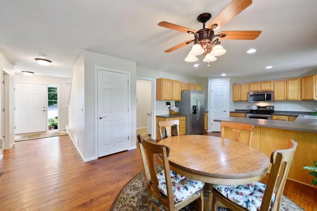 13785 Hill Place Dr - Photo 5 of 11