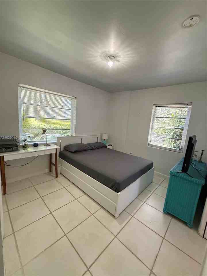 601 Michigan Ave #3 - Photo 4 of 7
