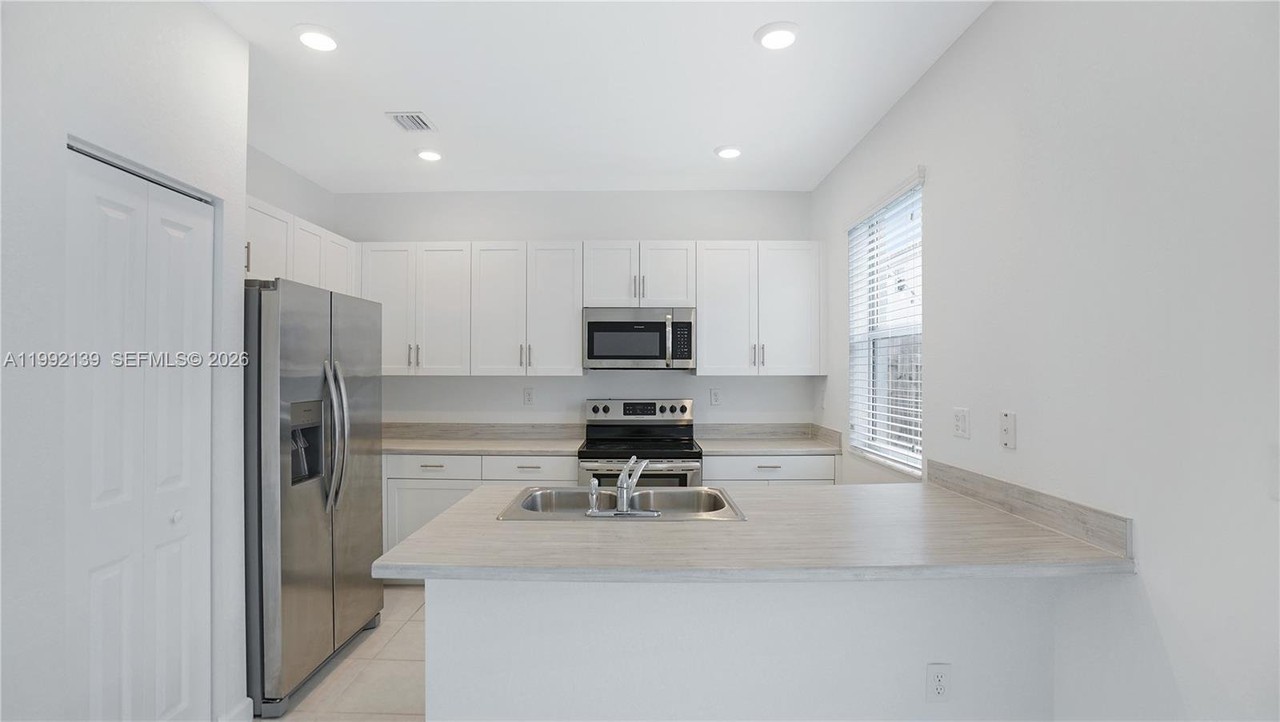 2676 Se 12th St #2676 - Photo 3 of 14