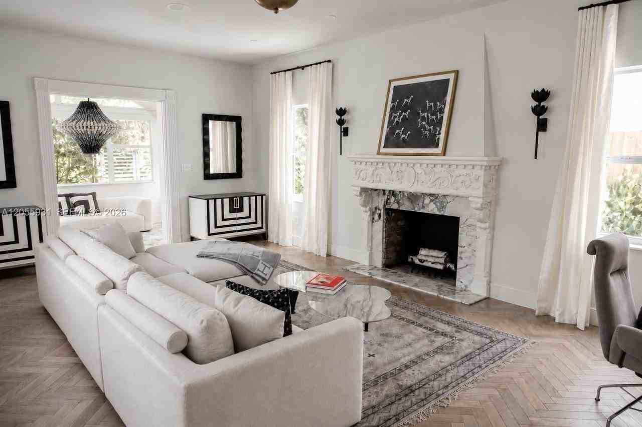 3190 Sheridan Ave - Photo 2 of 20