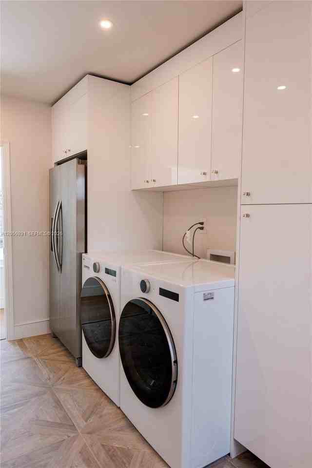 3190 Sheridan Ave - Photo 6 of 20