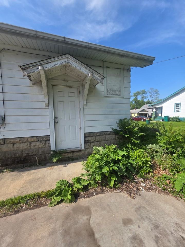1705 E North St - Photo 2 of 19