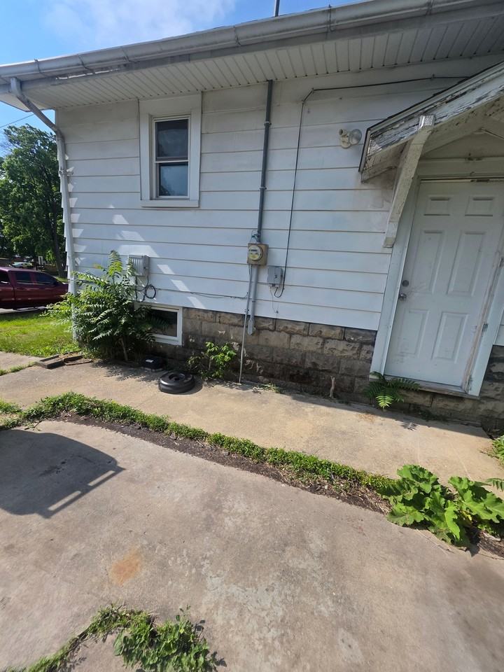 1705 E North St - Photo 3 of 19