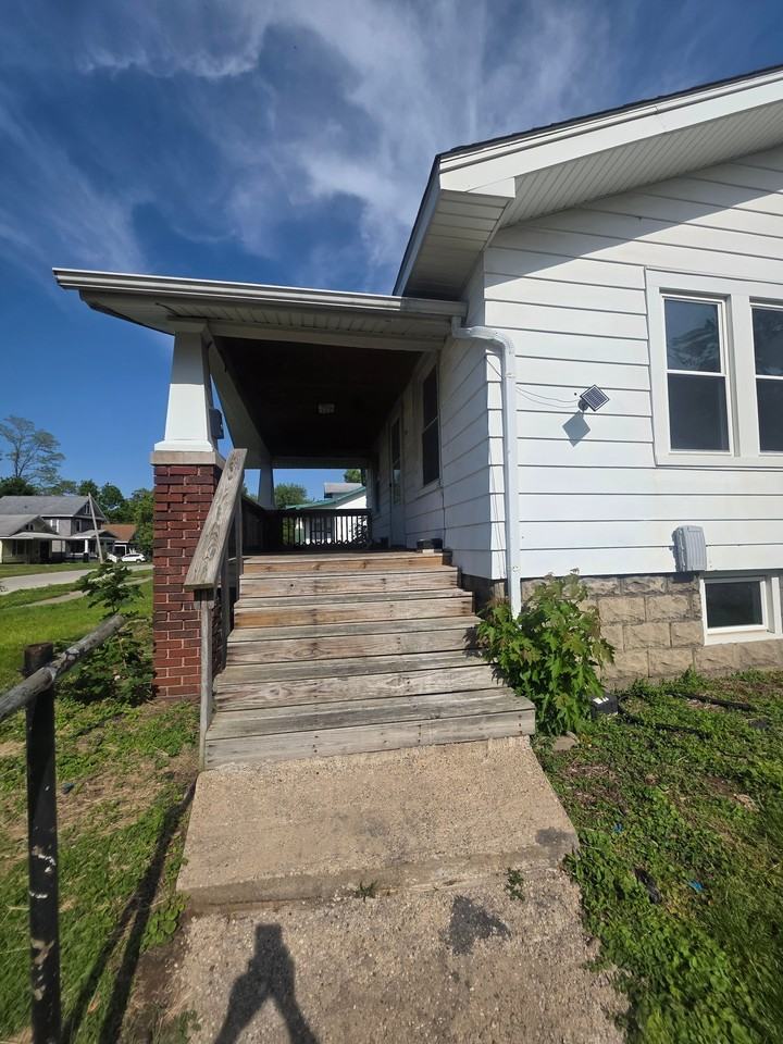 1705 E North St - Photo 5 of 19