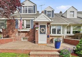 featured image of 6 Parkside Ln