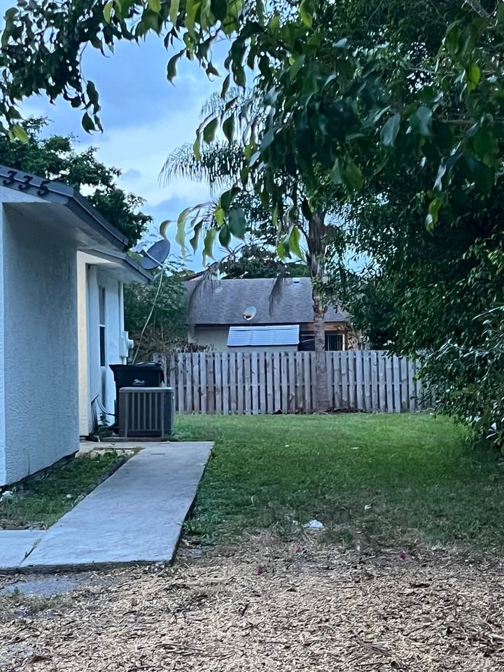 5335 Nw 5th St - Photo 3 of 13