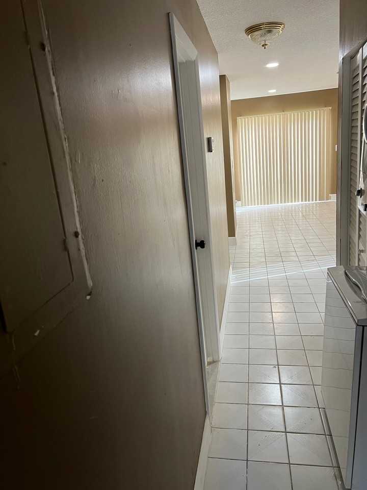 5335 Nw 5th St - Photo 7 of 13