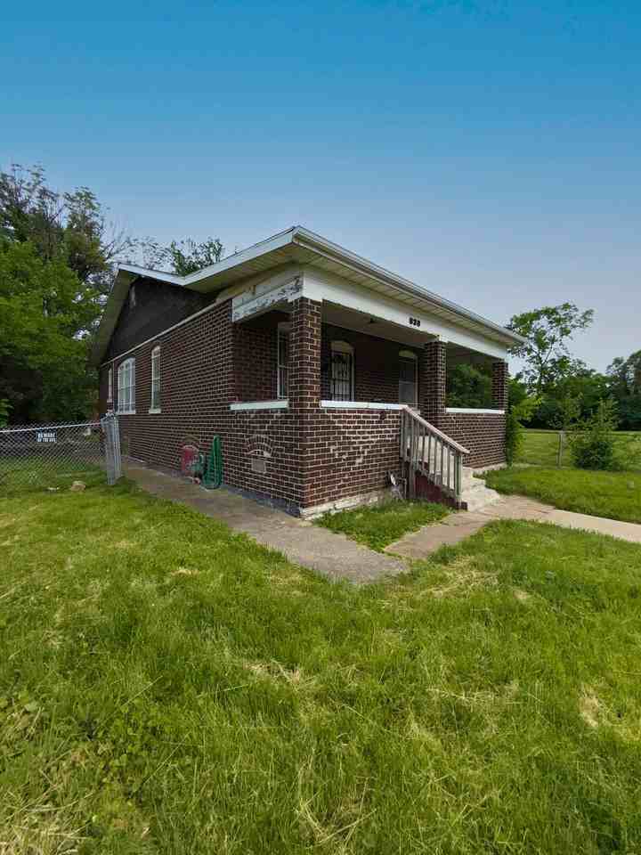 838 N 23rd St - Photo 4 of 18