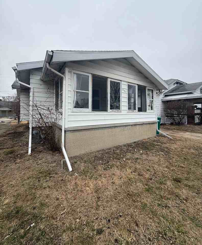 2150 E Clay St - Photo 2 of 19