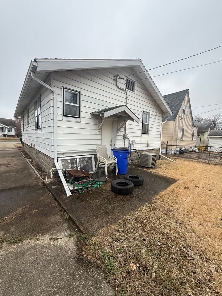 2150 E Clay St - Photo 4 of 19