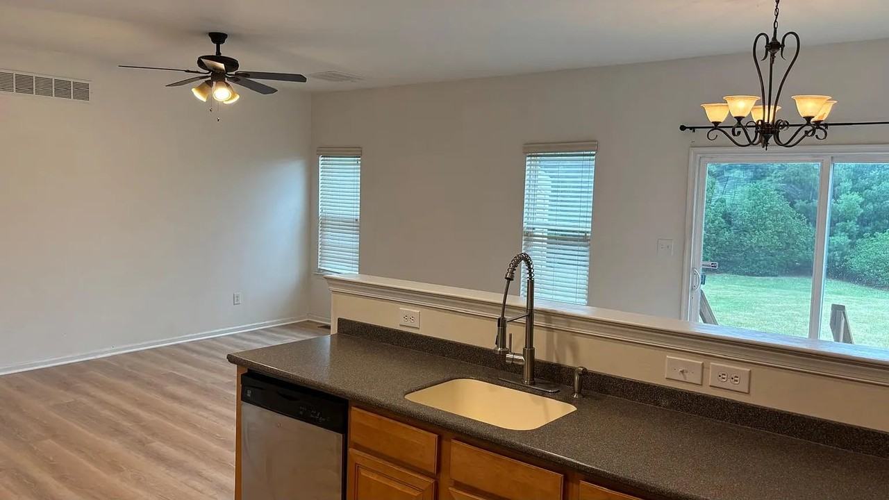 1161 Tudor Dr - Photo 3 of 20