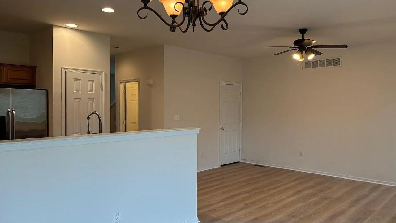 1161 Tudor Dr - Photo 5 of 20