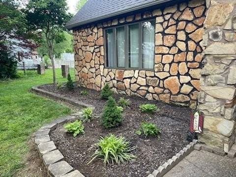 2115 Pineshore Ct - Photo 3 of 20