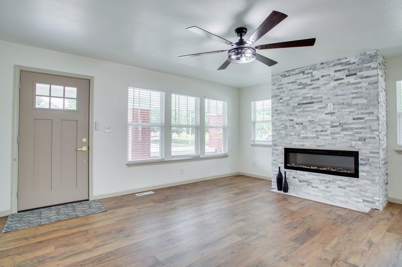 1324 W Maine Ave - Photo 5 of 20