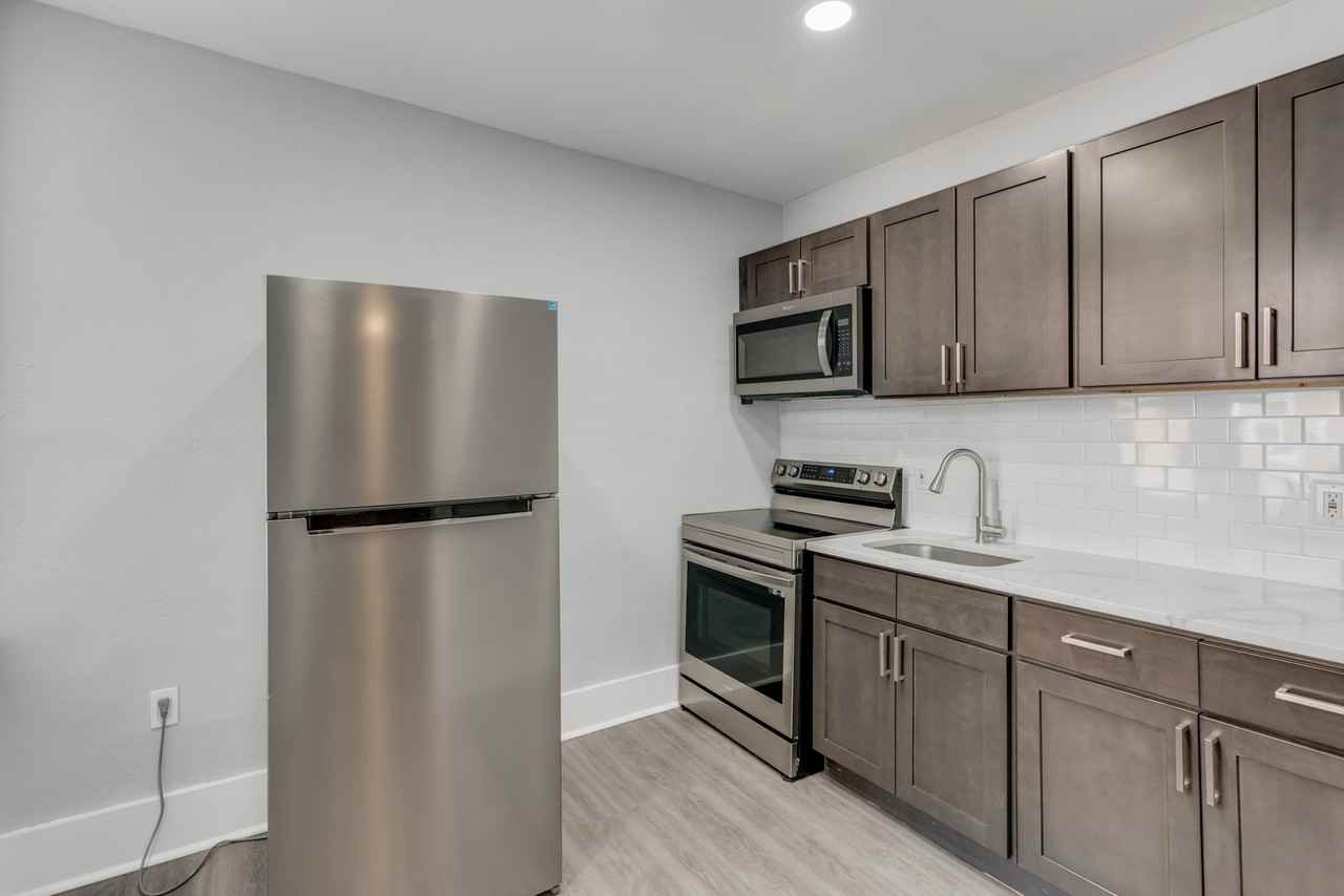202 W Sedgwick St #B - Photo 2 of 6