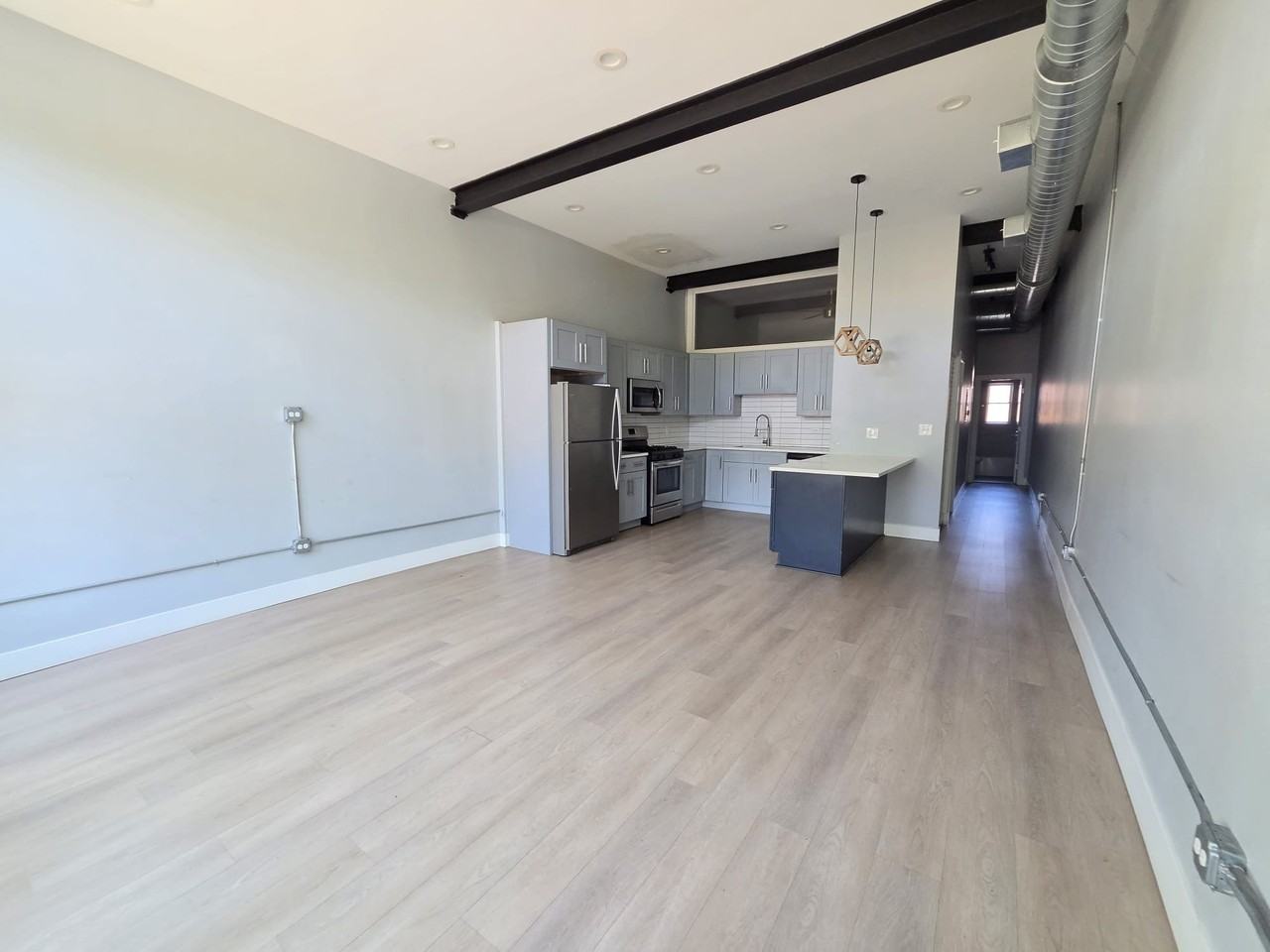 2642 W Pratt Blvd #1 - Photo 2 of 9