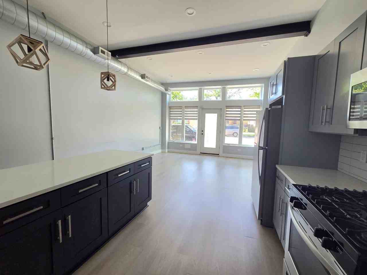 2642 W Pratt Blvd #1 - Photo 4 of 9