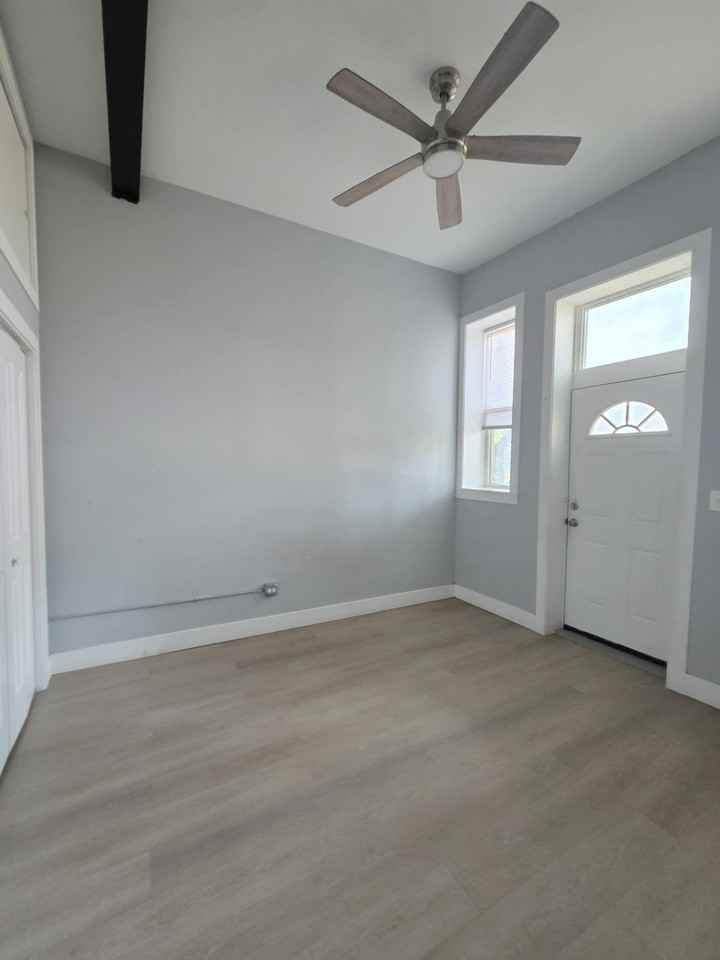 2642 W Pratt Blvd #1 - Photo 5 of 9
