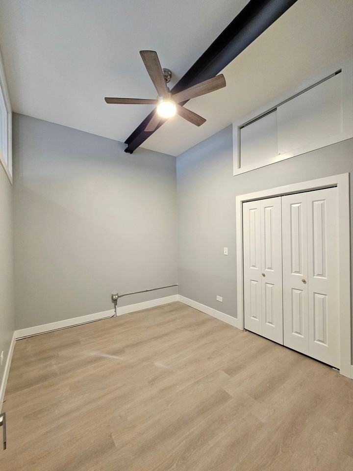 2642 W Pratt Blvd #1 - Photo 6 of 9