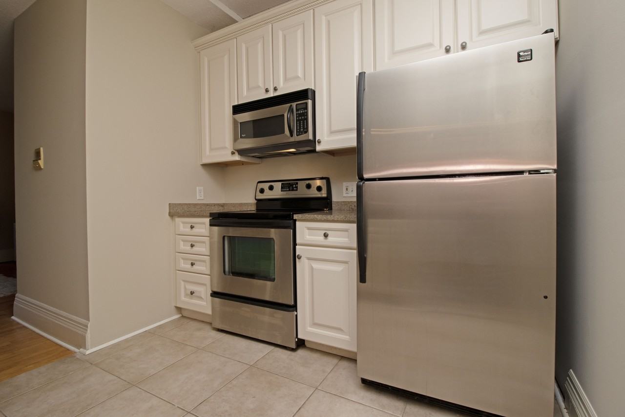 598 Summit Ave #3 - Photo 7 of 20