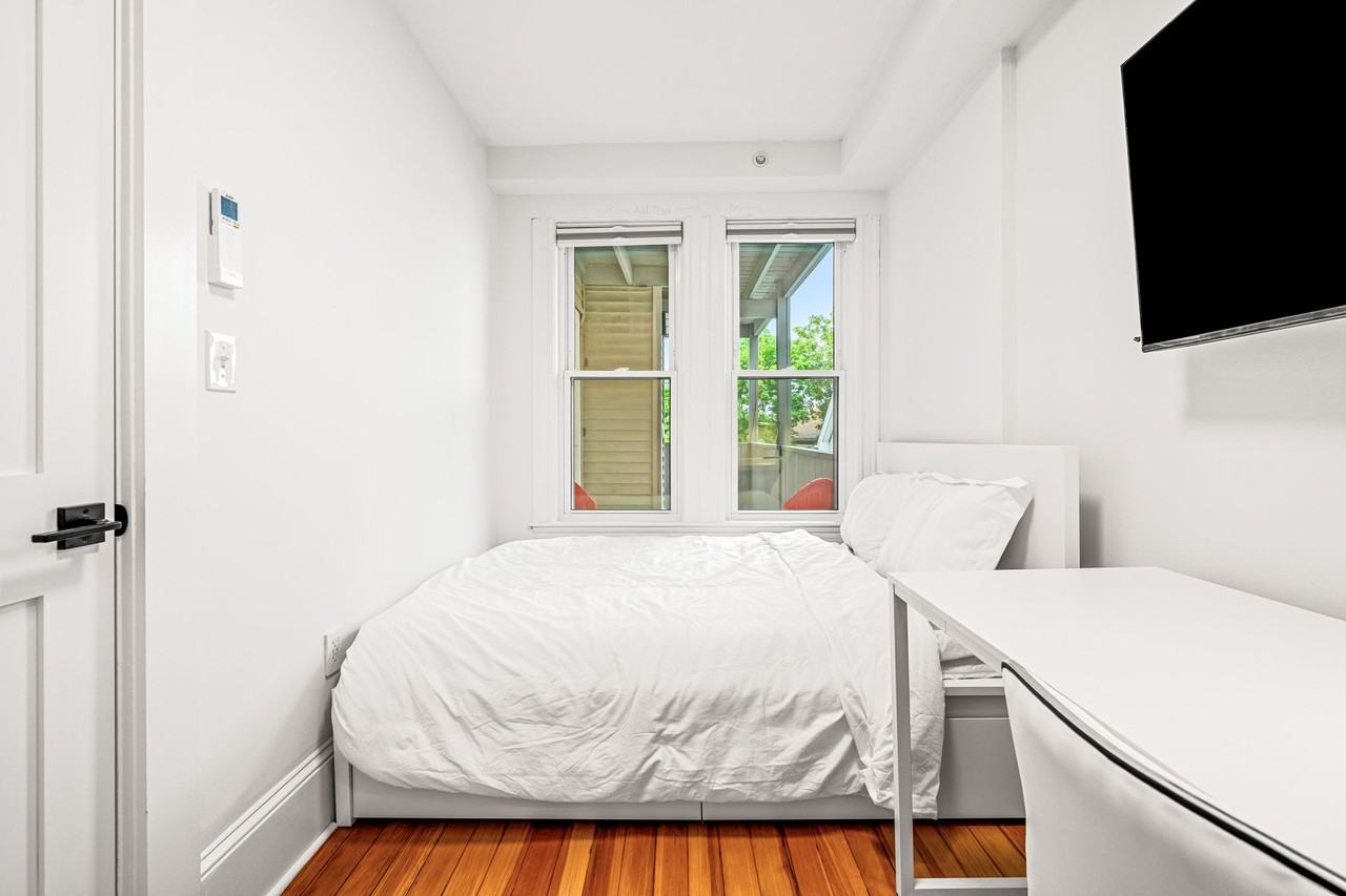 18 Benedict St #8 - Photo 3 of 18