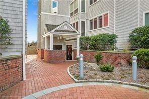 31 Coddington Wharf Apt 8 #8 - Photo 3 of 35