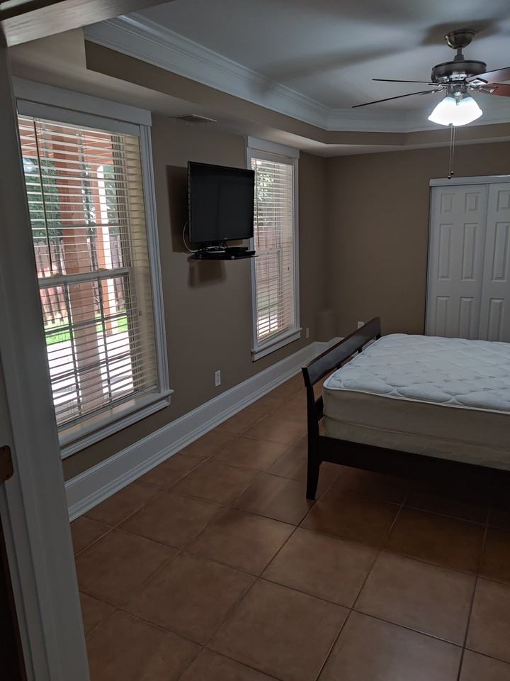 1435 Flagler Ct - Photo 3 of 14
