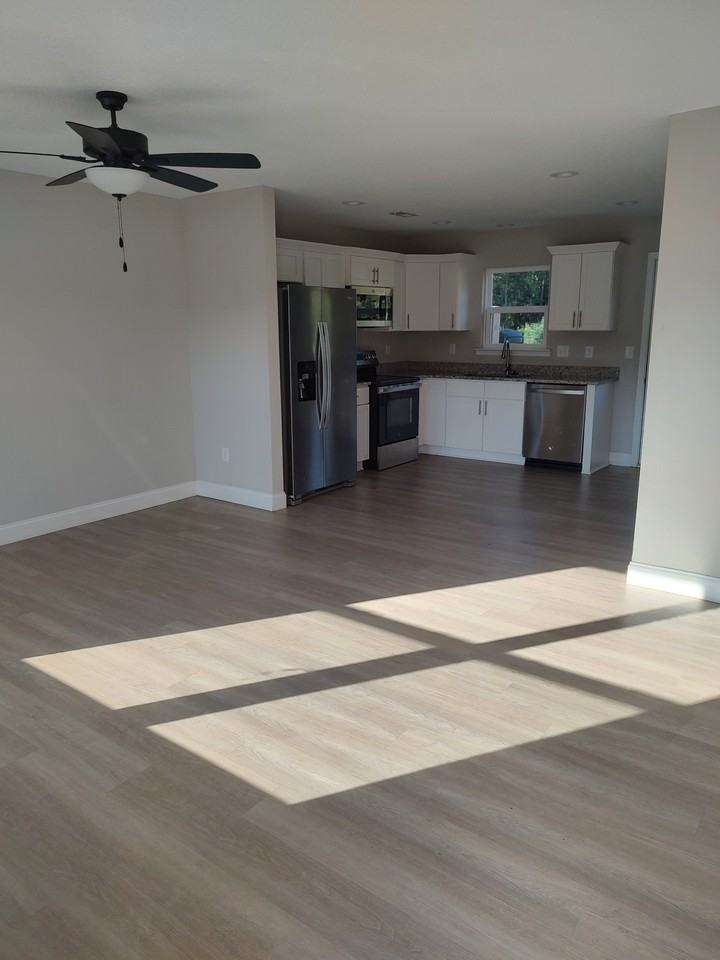 1607 N Green River Rd #NA - Photo 2 of 16