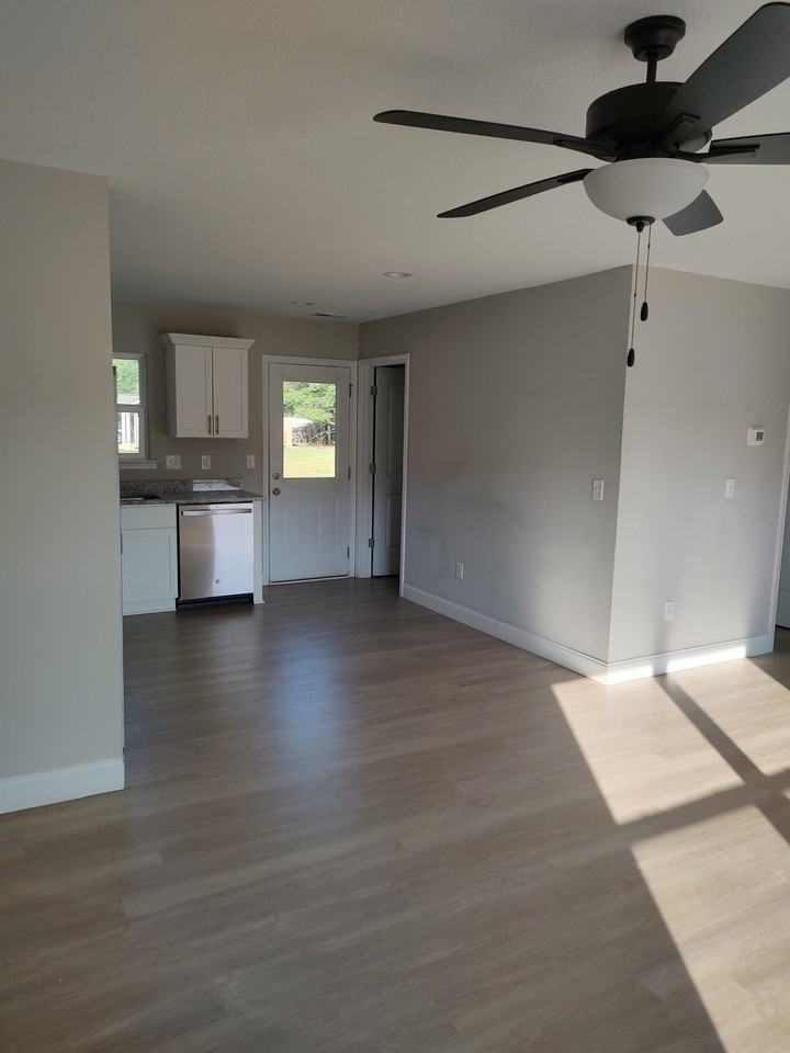 1607 N Green River Rd #NA - Photo 3 of 16