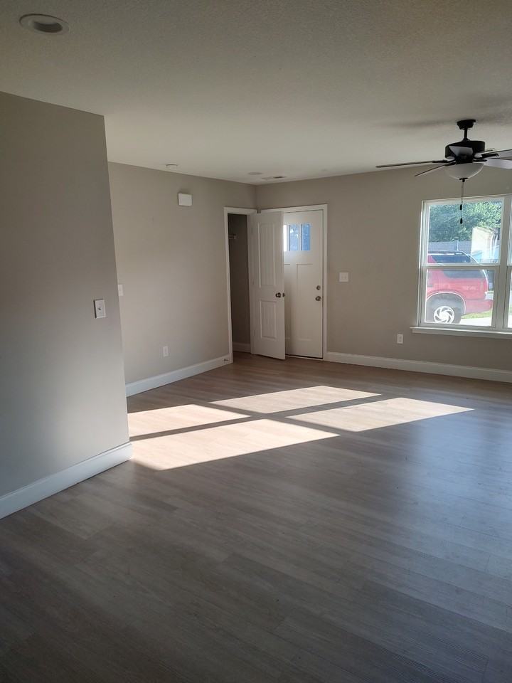 1607 N Green River Rd #NA - Photo 5 of 16
