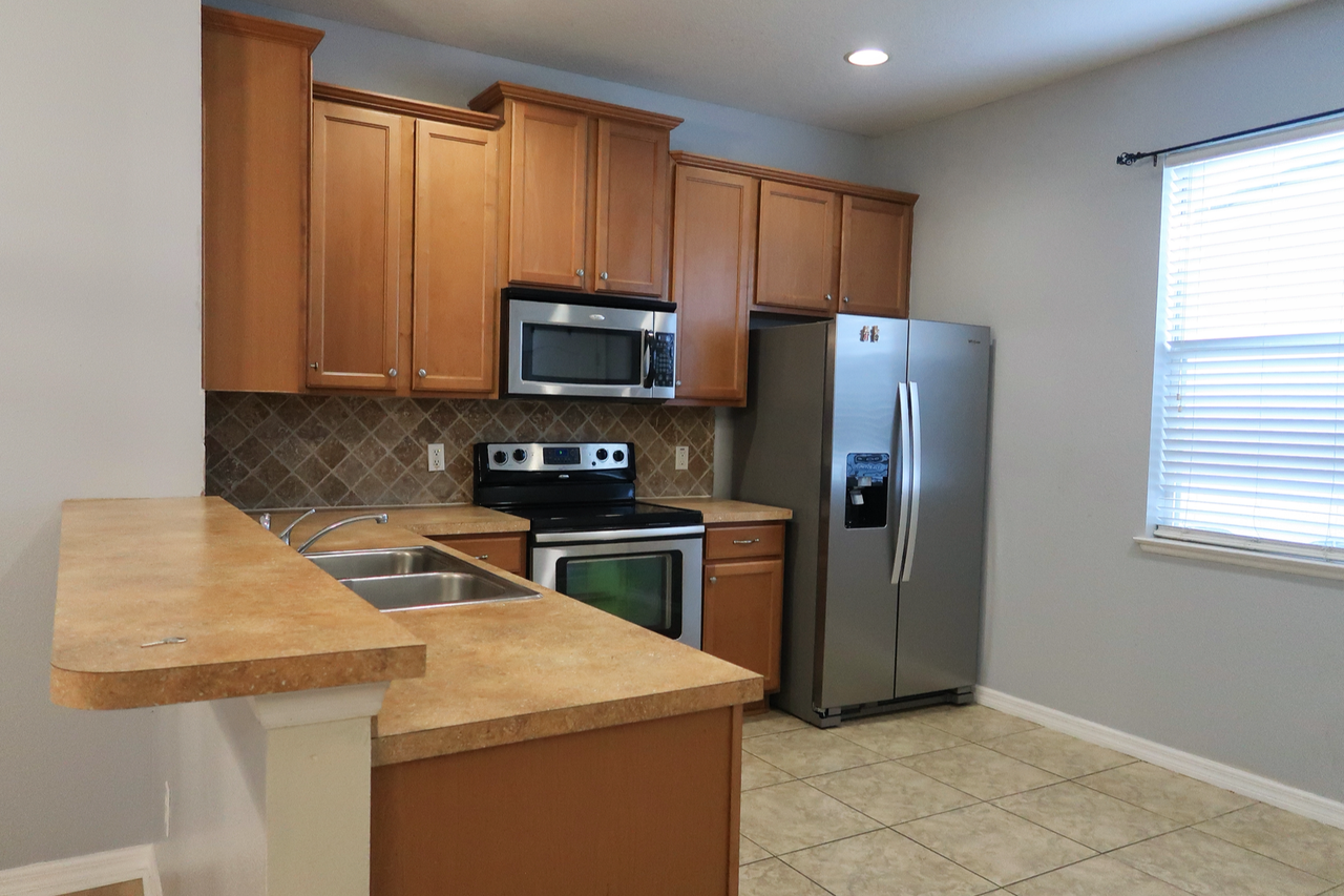 646 Arbor Pointe Ave #NA - Photo 2 of 11