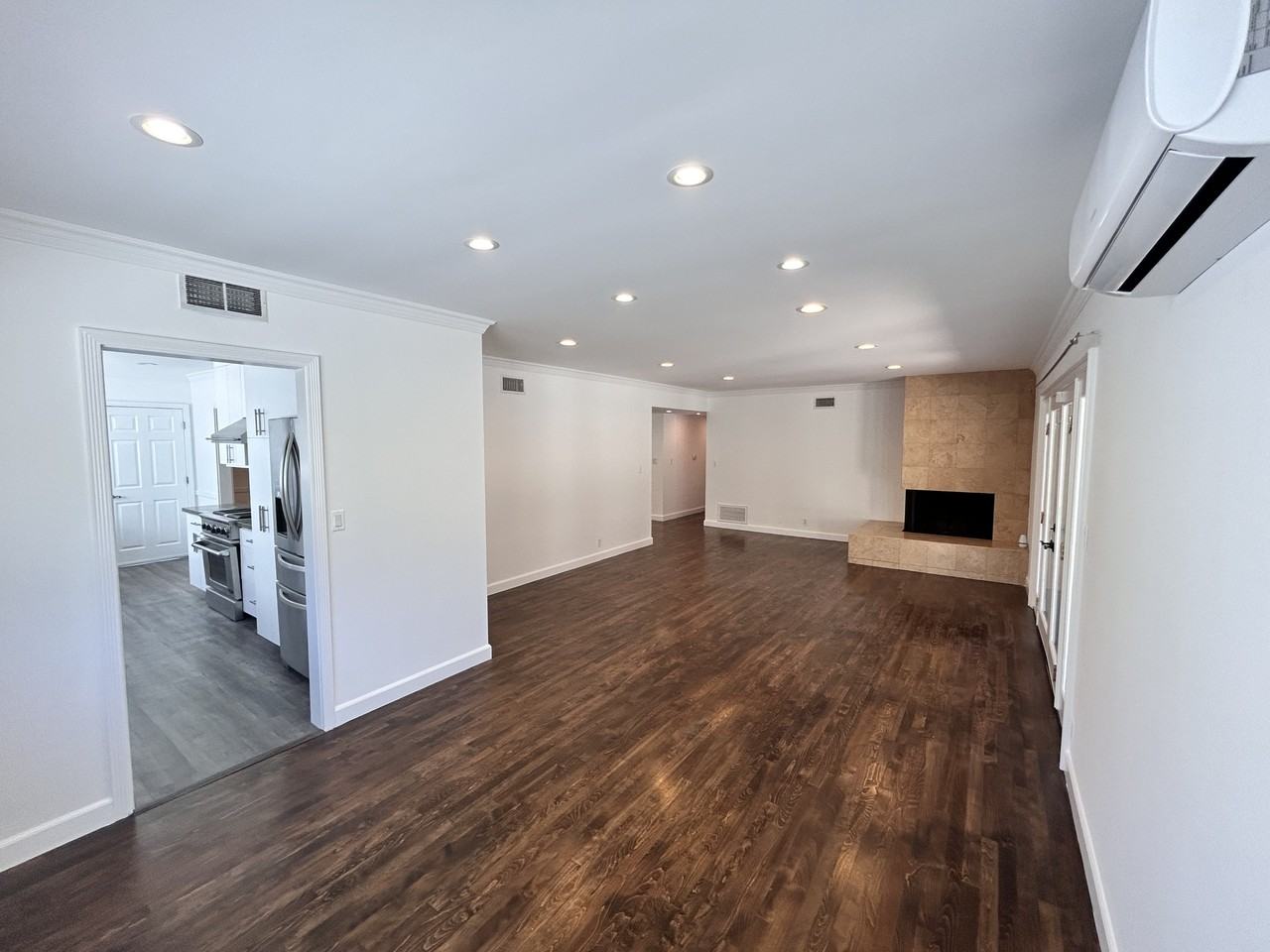 23723 Oxnard St #NA - Photo 5 of 21