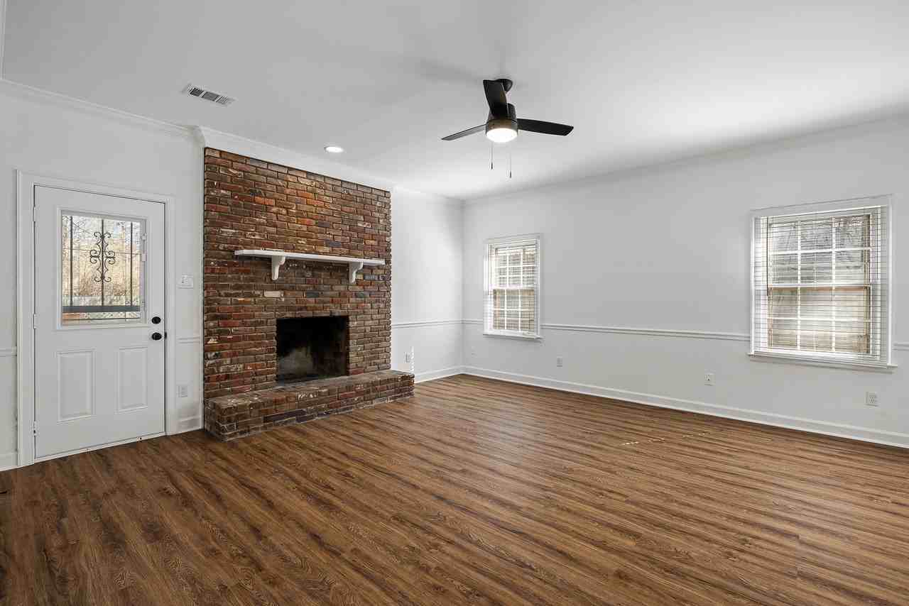 522 Summitt St #2 - Photo 4 of 23
