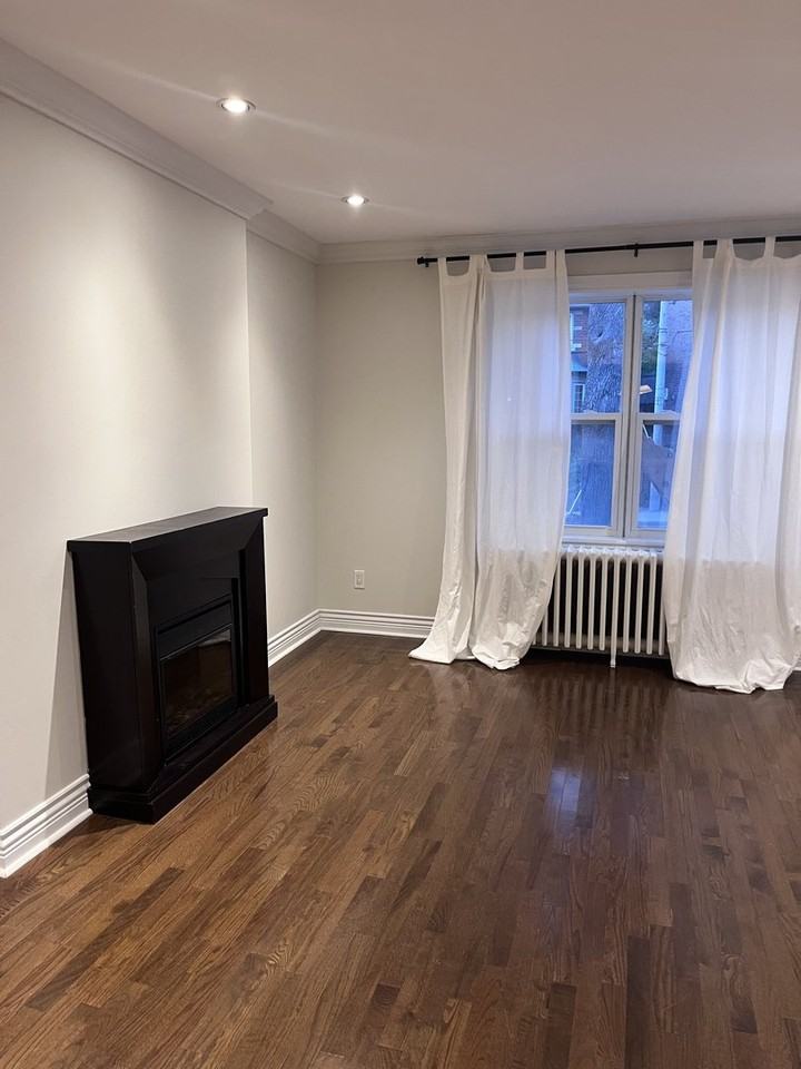 65 Burnaby Blvd - Photo 2 of 9