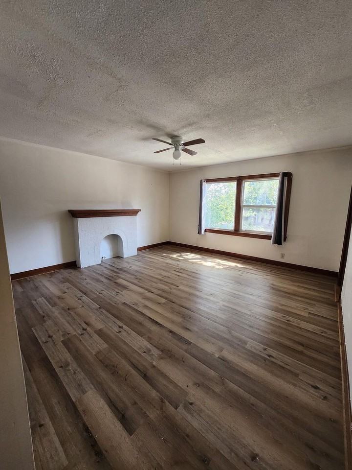 10924 - 10924 87 Avenue Northwest - Photo 3 of 11