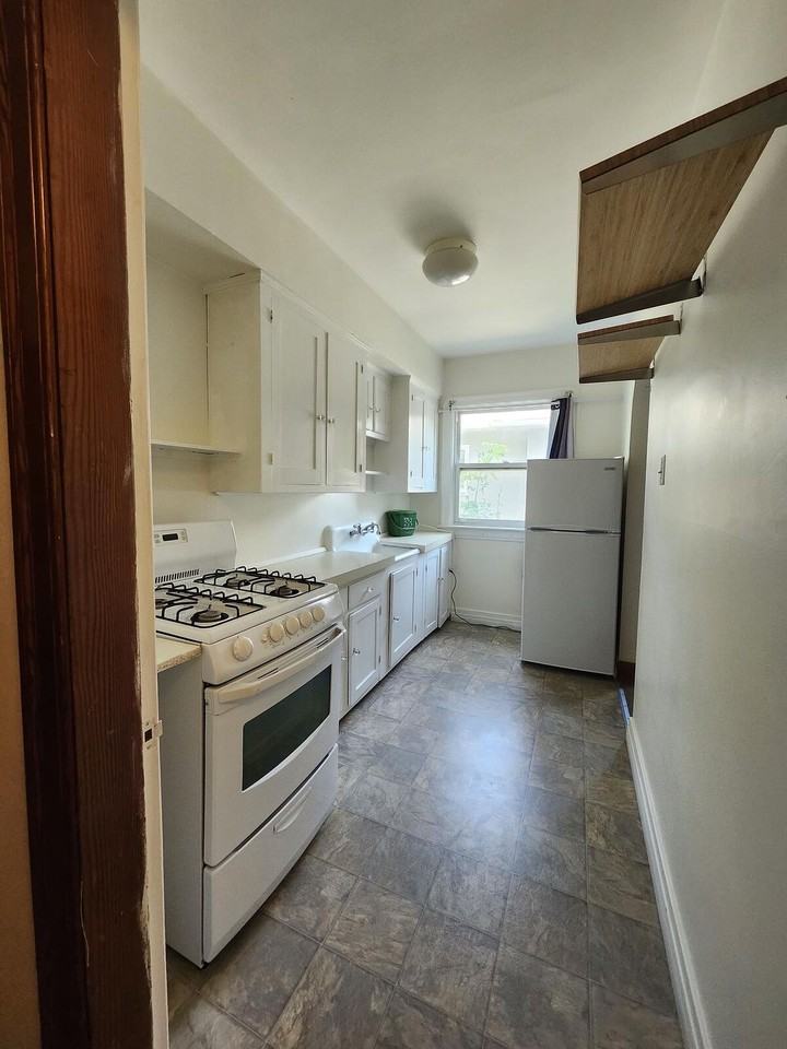 10924 - 10924 87 Avenue Northwest - Photo 4 of 11