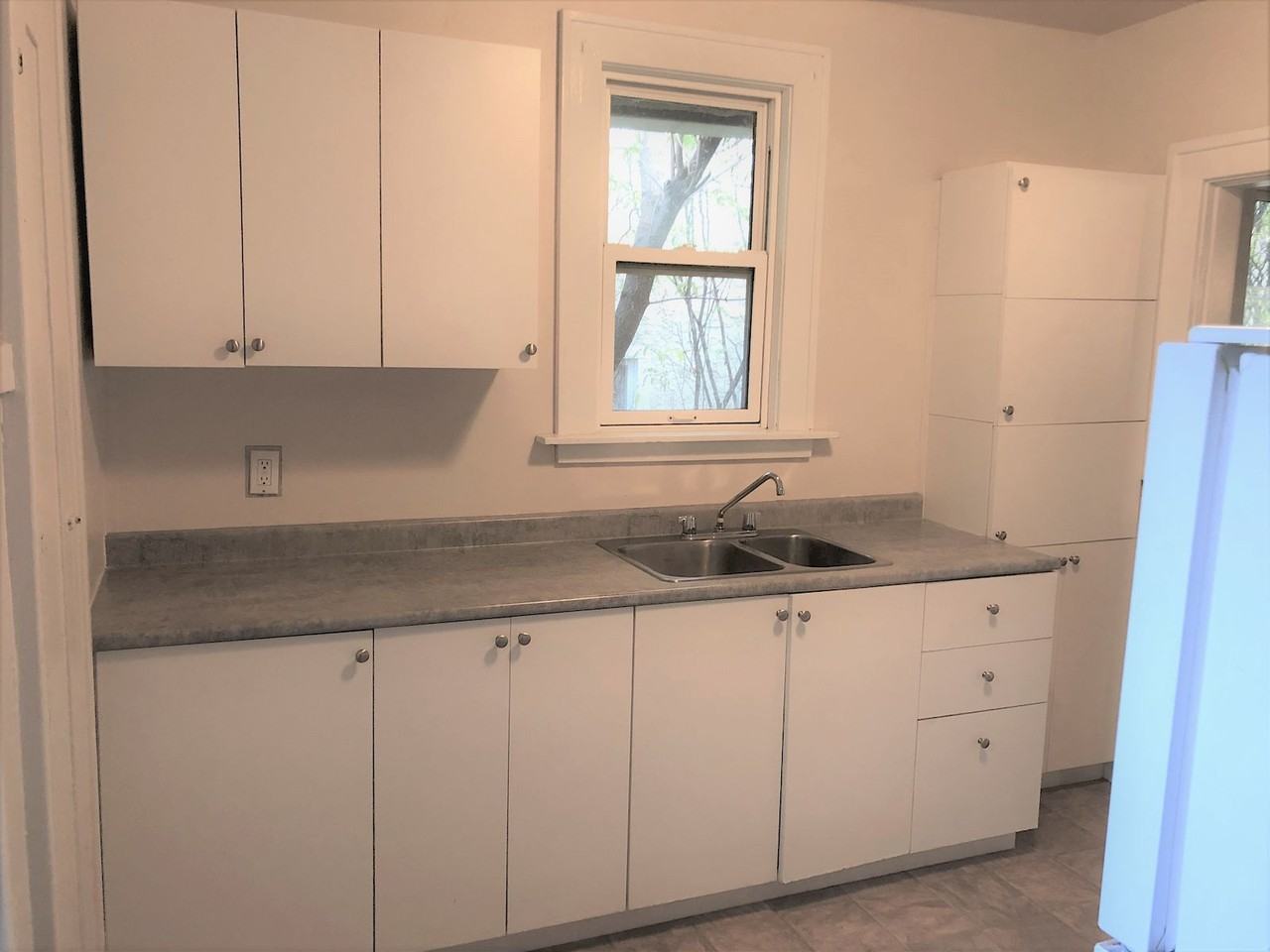 10930 87 Ave Nw - Photo 4 of 15