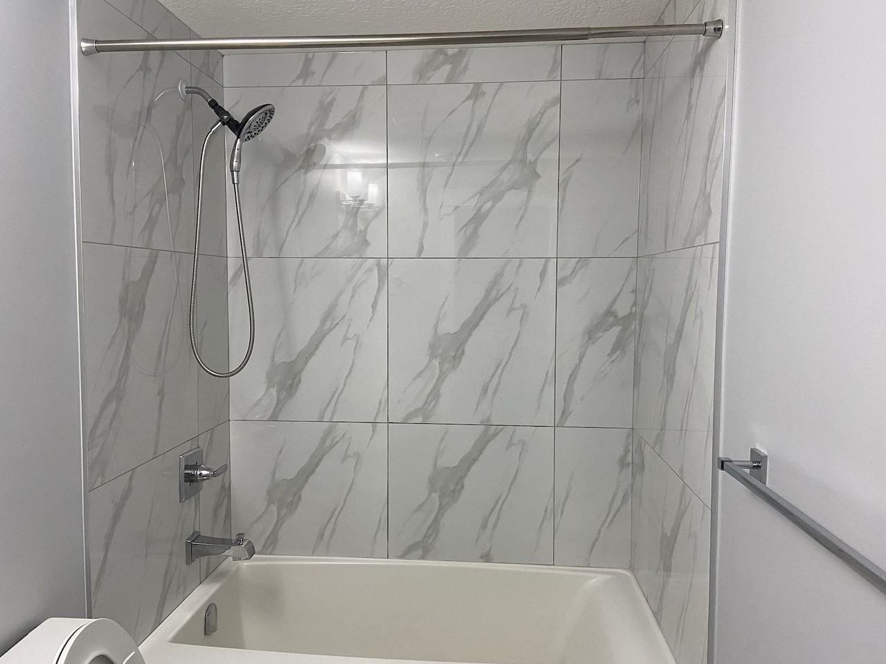 1823 24 St Nw - Photo 2 of 8