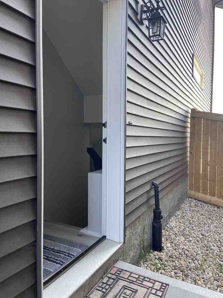 1823 24 St Nw - Photo 4 of 8