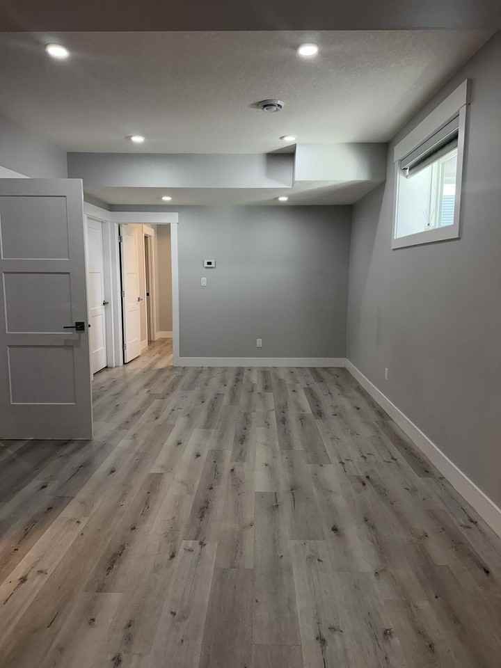 1823 24 St Nw - Photo 6 of 8