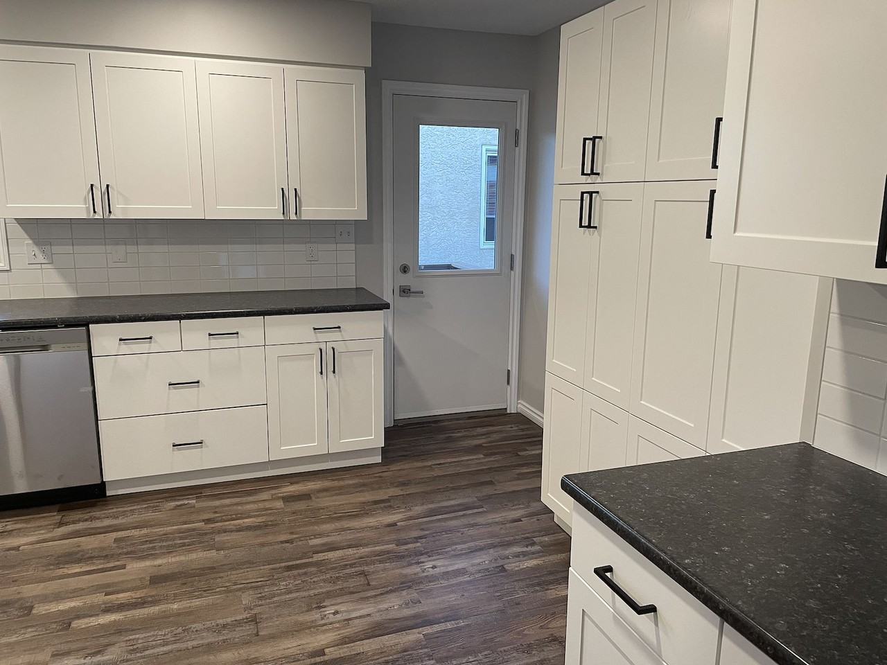 4317 42 St - Photo 3 of 17