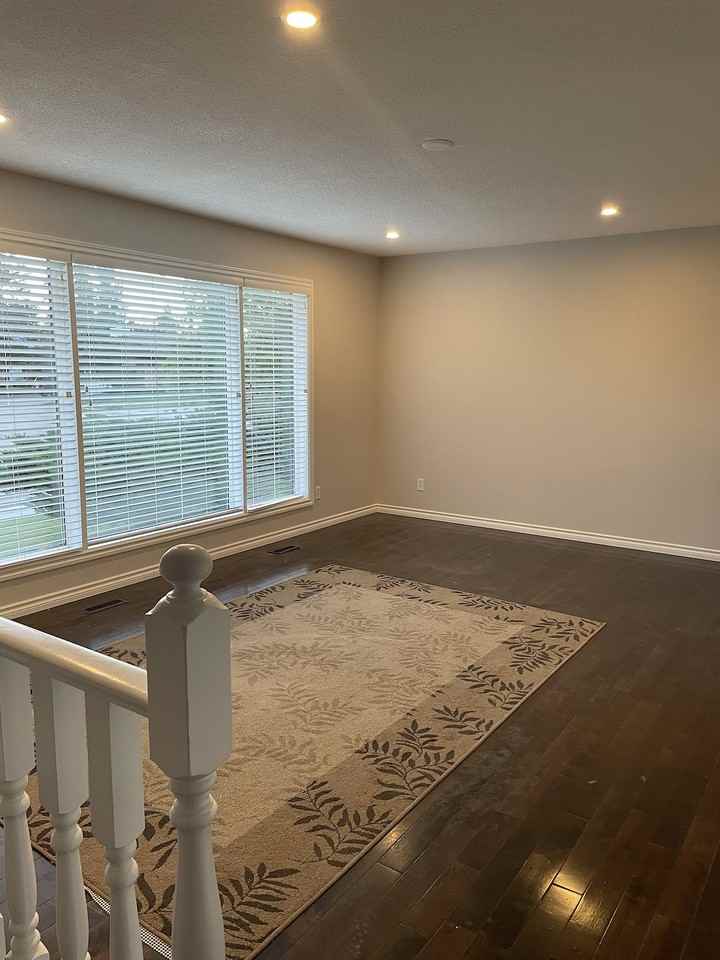 4317 42 St - Photo 5 of 17